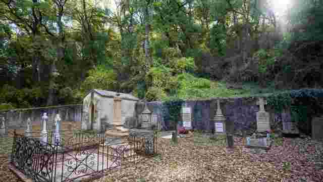 CEMENTERIO (PARTE DE LOS RESTOS MORTALES DE ESPOZ Y MINA)