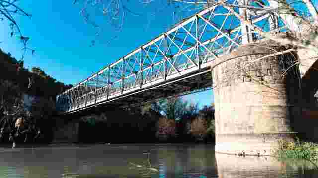 Puente sobre el río Aragón